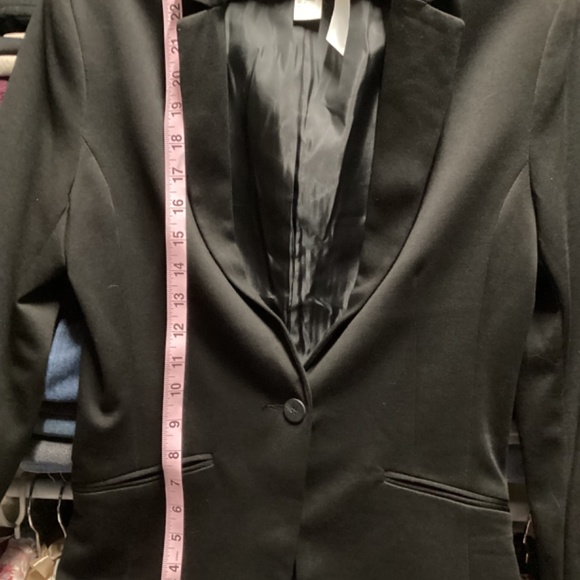 EUC H&M Black Blazer Size 6 - Picture 4 of 8